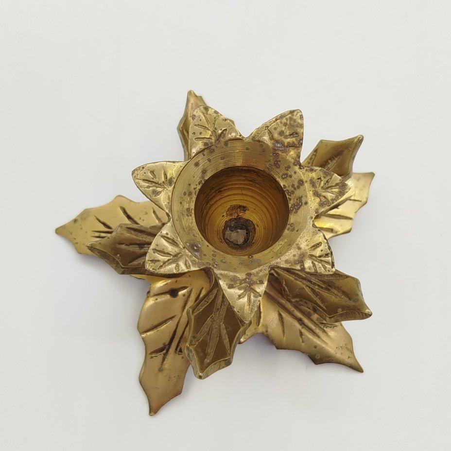 Подсвечник в виде листа