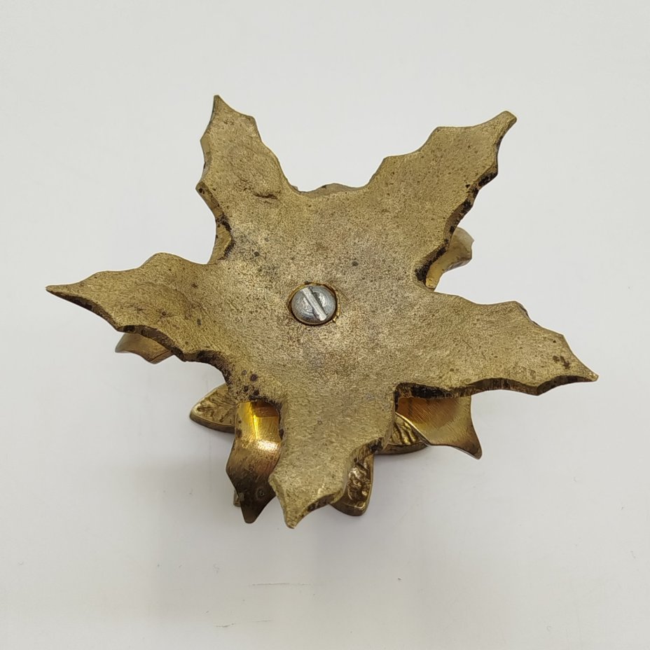 Подсвечник в виде листа