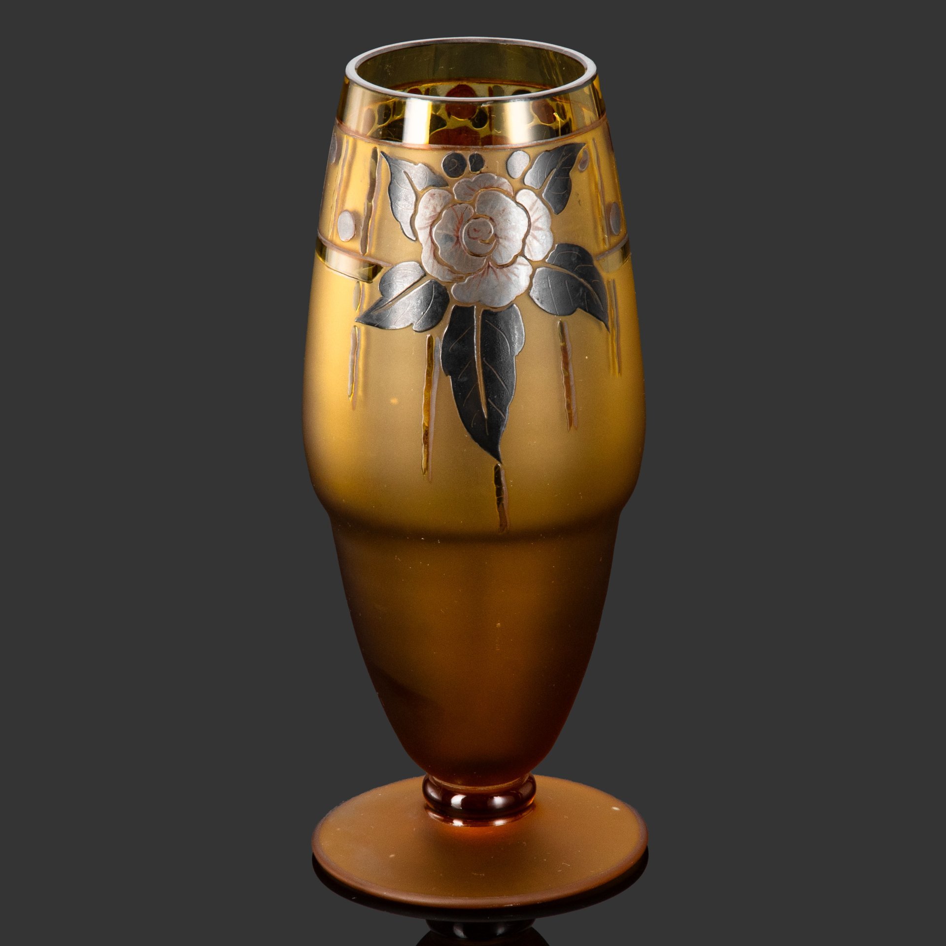 Ваза в стиле Art Deco, украшенная цветочным декором, E. VAL & Cie [подпись D'Argyl], цветное стекло, роспись, матирование, травление, Франция, 1928-1940 гг.