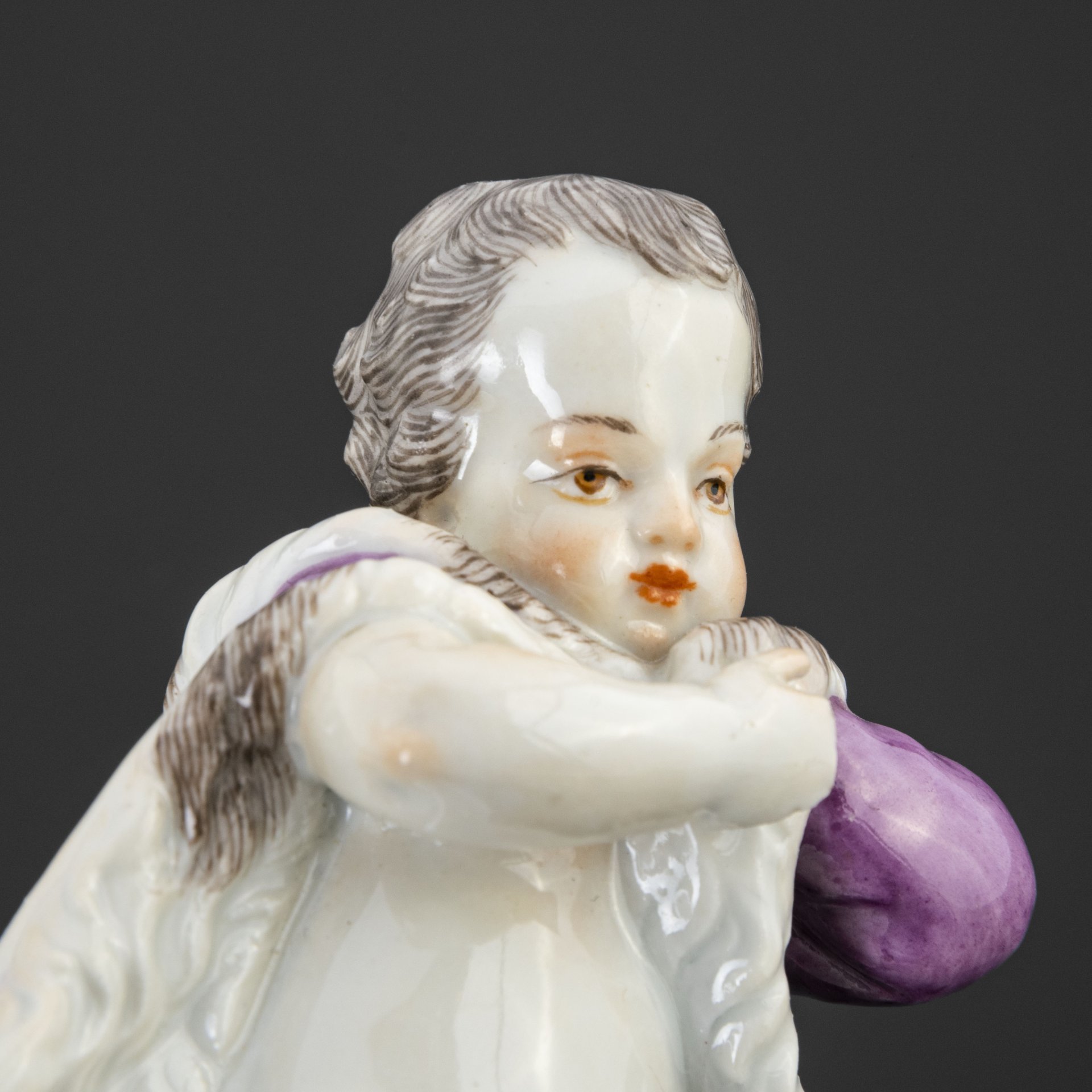 Статуэтка "Путти на коньках" (Аллегория зимы), из серии "Времена года", Meissen (Мейсенский фарфор), Meissener Porzellan (Мейсенский фарфор)