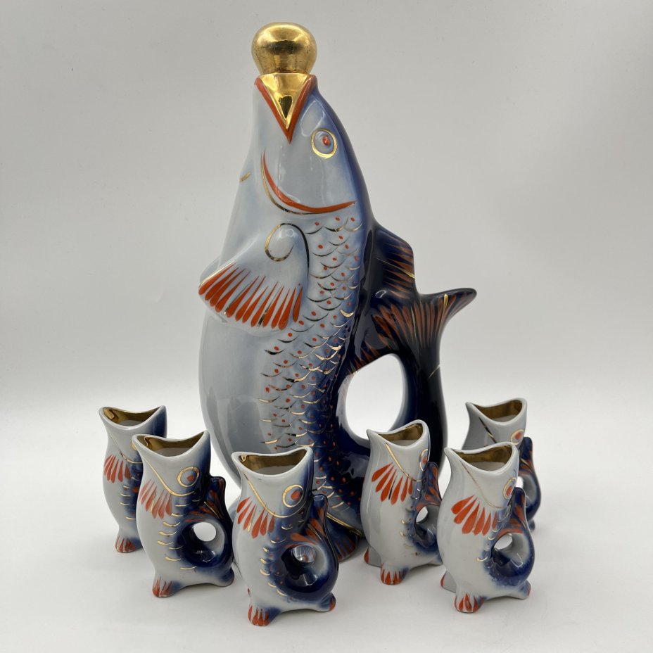 Набор для крепких напитков "Рыба" (штоф и 6 стопки), автор М.Д.Барамидзе, фарфор, роспись, золочение, Полонский завод художественной керамики (Полонное ЗХК), СССР, 1973-1991 гг.