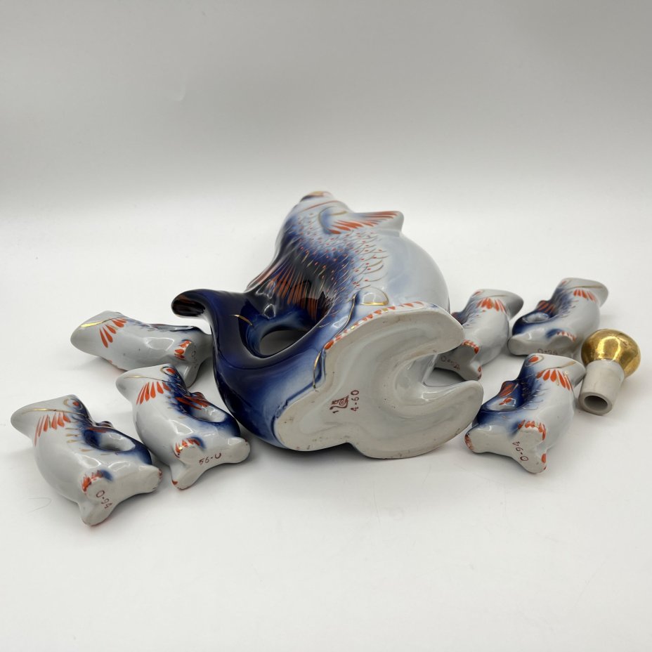 Набор для крепких напитков "Рыба" (штоф и 6 стопки), автор М.Д.Барамидзе, фарфор, роспись, золочение, Полонский завод художественной керамики (Полонное ЗХК), СССР, 1973-1991 гг.