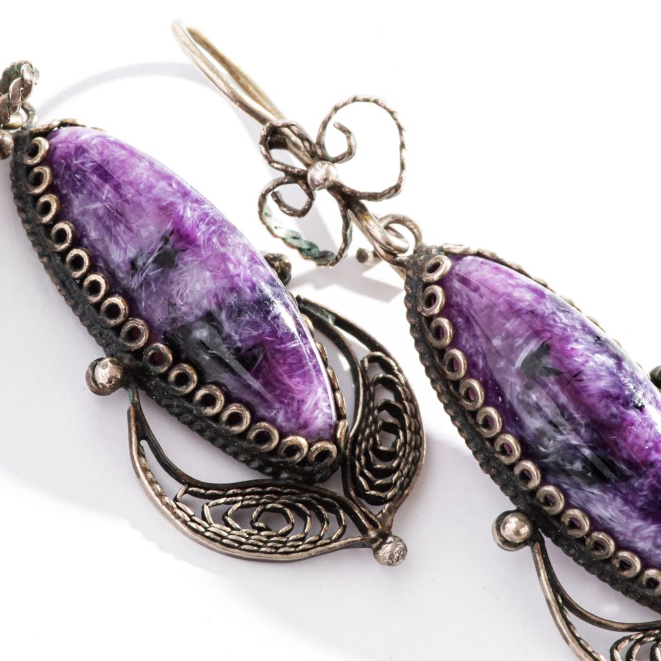 Серьги, инкрустированные вставками из чароита, декорированные сканью