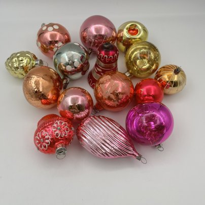 Набор винтажных ёлочных игрушек "Шарики и колокольчик" (15 шт.), стекло, краска, металл, СССР, 1950-1980 гг.