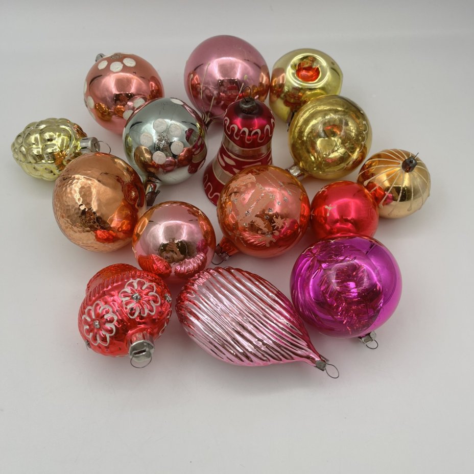 Набор винтажных ёлочных игрушек "Шарики и колокольчик" (15 шт.), стекло, краска, металл, СССР, 1950-1980 гг.