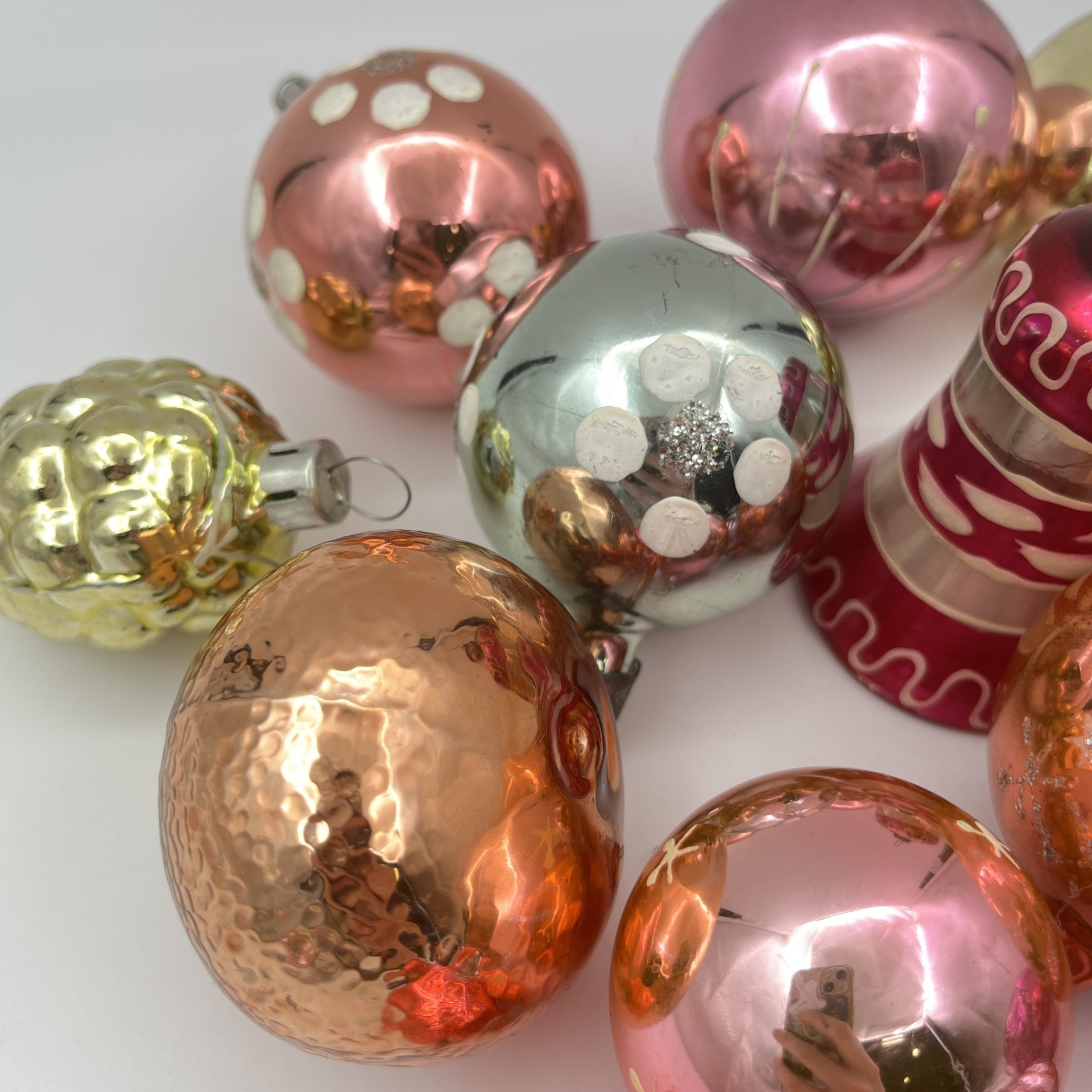 Набор винтажных ёлочных игрушек "Шарики и колокольчик" (15 шт.), стекло, краска, металл, СССР, 1950-1980 гг.
