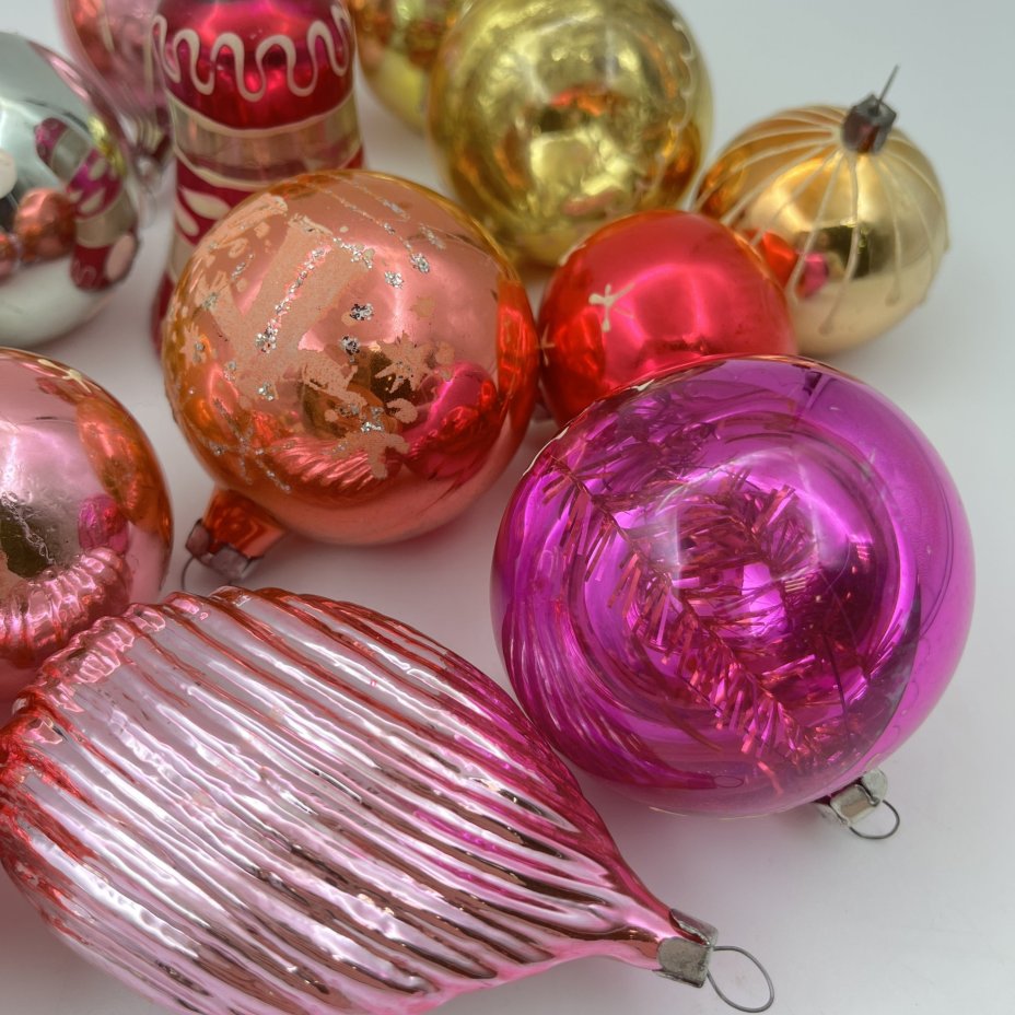 Набор винтажных ёлочных игрушек "Шарики и колокольчик" (15 шт.)