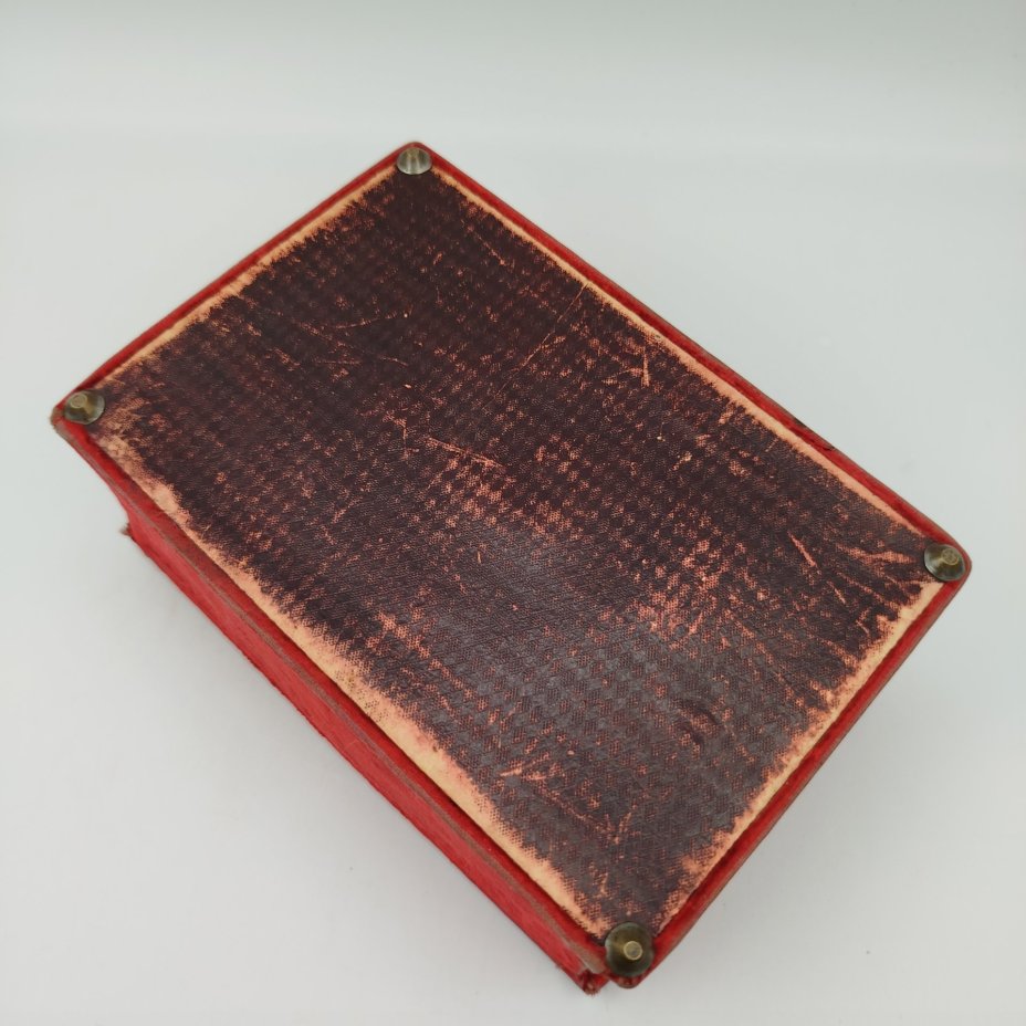 Шкатулка винтажная красного цвета с металлической накладкой в виде колокольчика, картон, бархат, латунь, СССР, 1930-1950 гг.