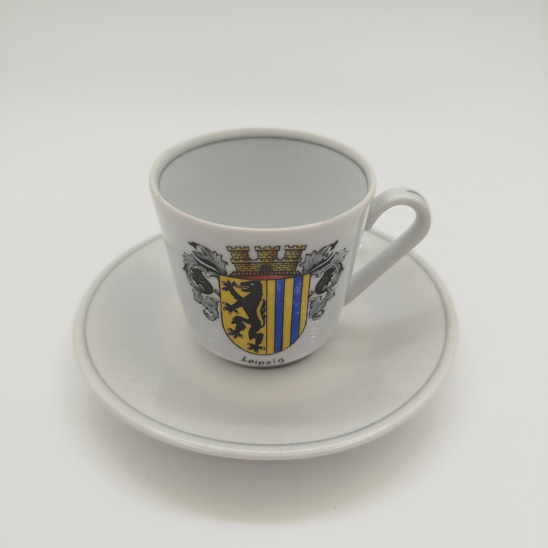 Кофейная пара сувенирная, украшенная гербом города Leipzig, фарфор, обводка, деколь, Weimar Porzellan (Веймарский фарфор), ГДР, 1949-1980 гг.