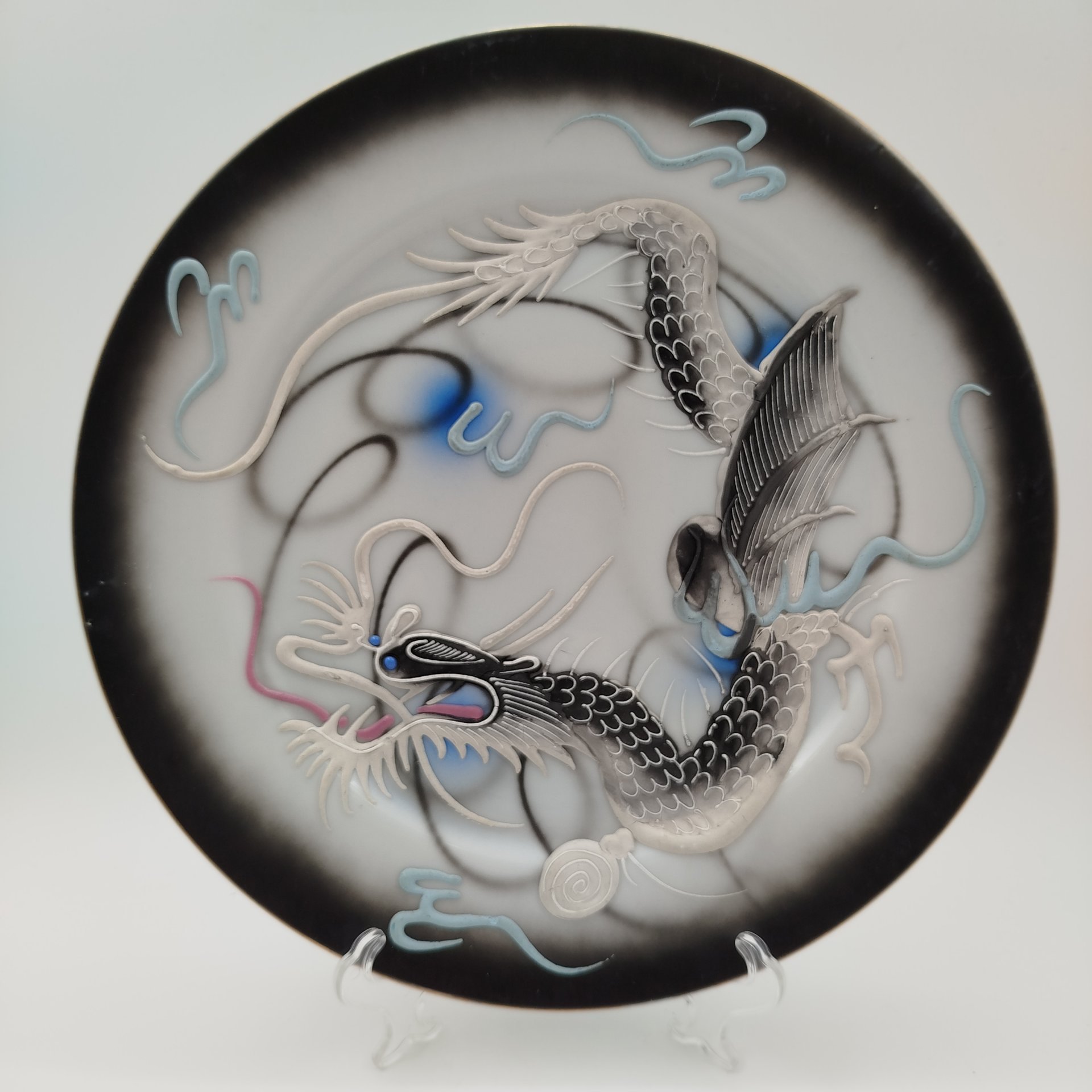 Блюдо "Дракон",  Lux Porcelain FAHD M.K., фарфор, бисквит, роспись, золочение, Азия, 1970-1990 гг.