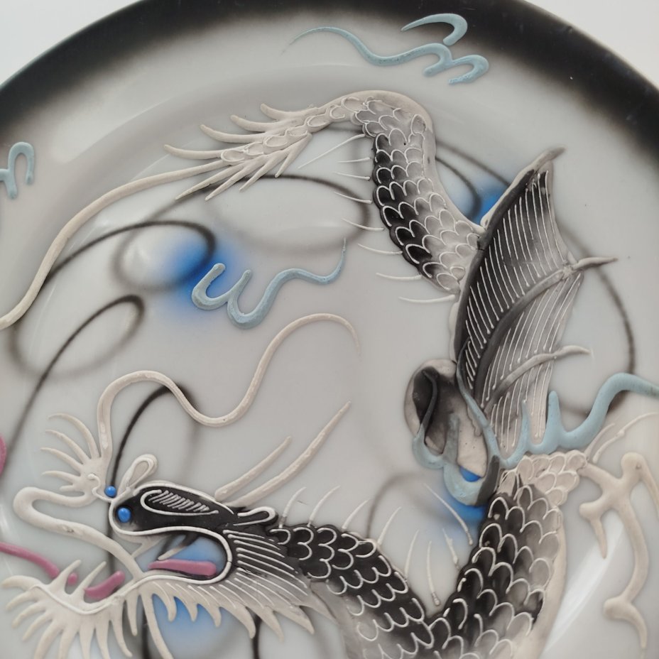 Блюдо "Дракон",  Lux Porcelain FAHD M.K., фарфор, бисквит, роспись, золочение, Азия, 1970-1990 гг.