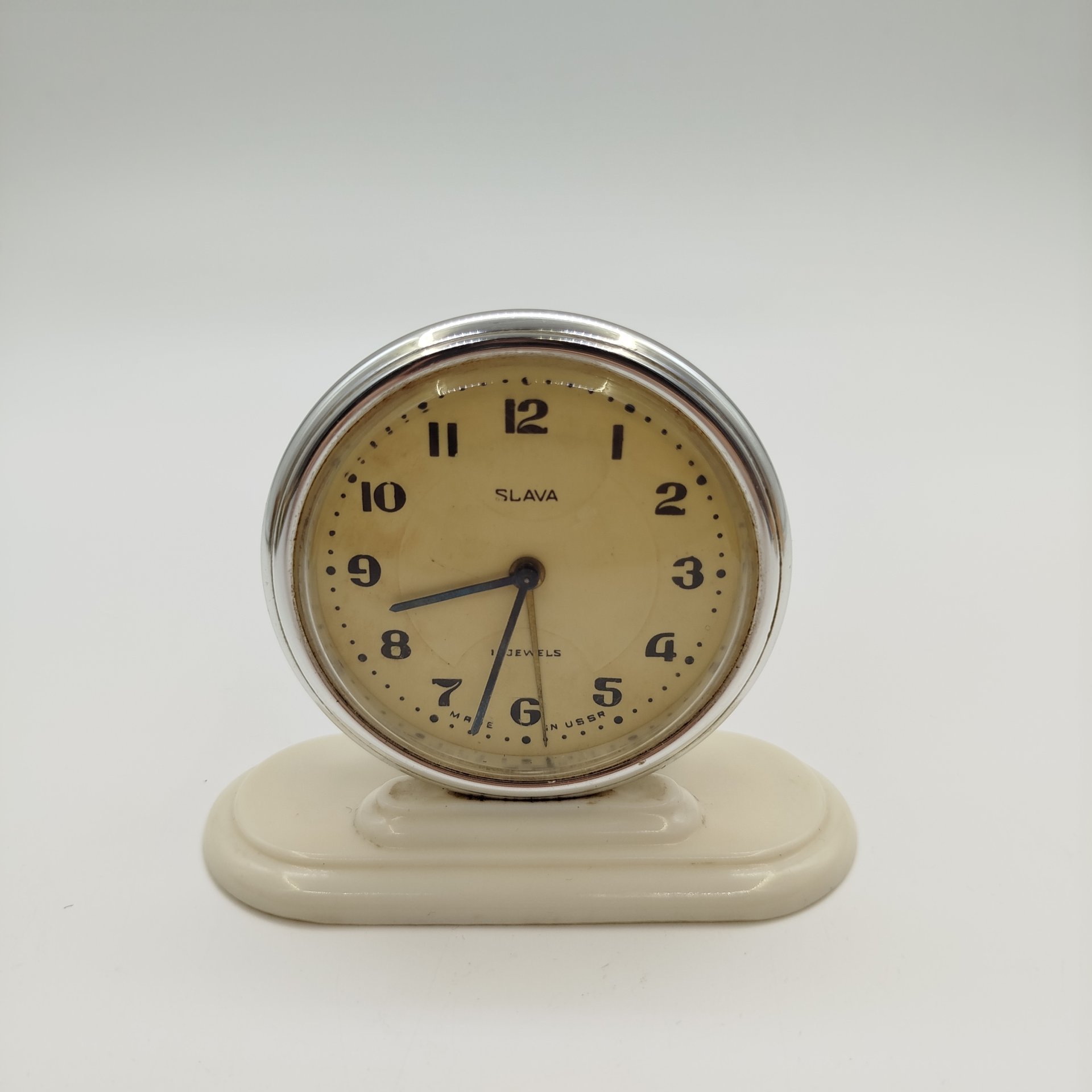 Часы-будильник настольные "11 камней", металл, пластик, стекло, Второй Московский часовой завод «Слава», СССР, 1960-1980 гг.