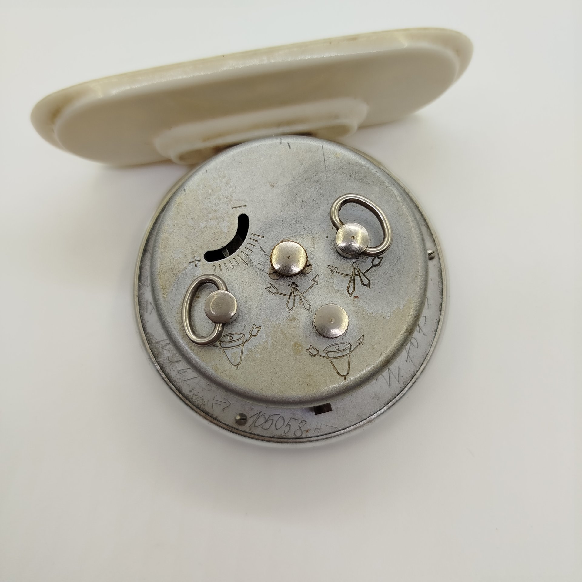 Часы-будильник настольные "11 камней", металл, пластик, стекло, Второй Московский часовой завод «Слава», СССР, 1960-1980 гг.