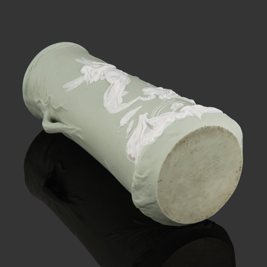 Ваза в стиле Модерн изображением нимфы, бисквит, крытье