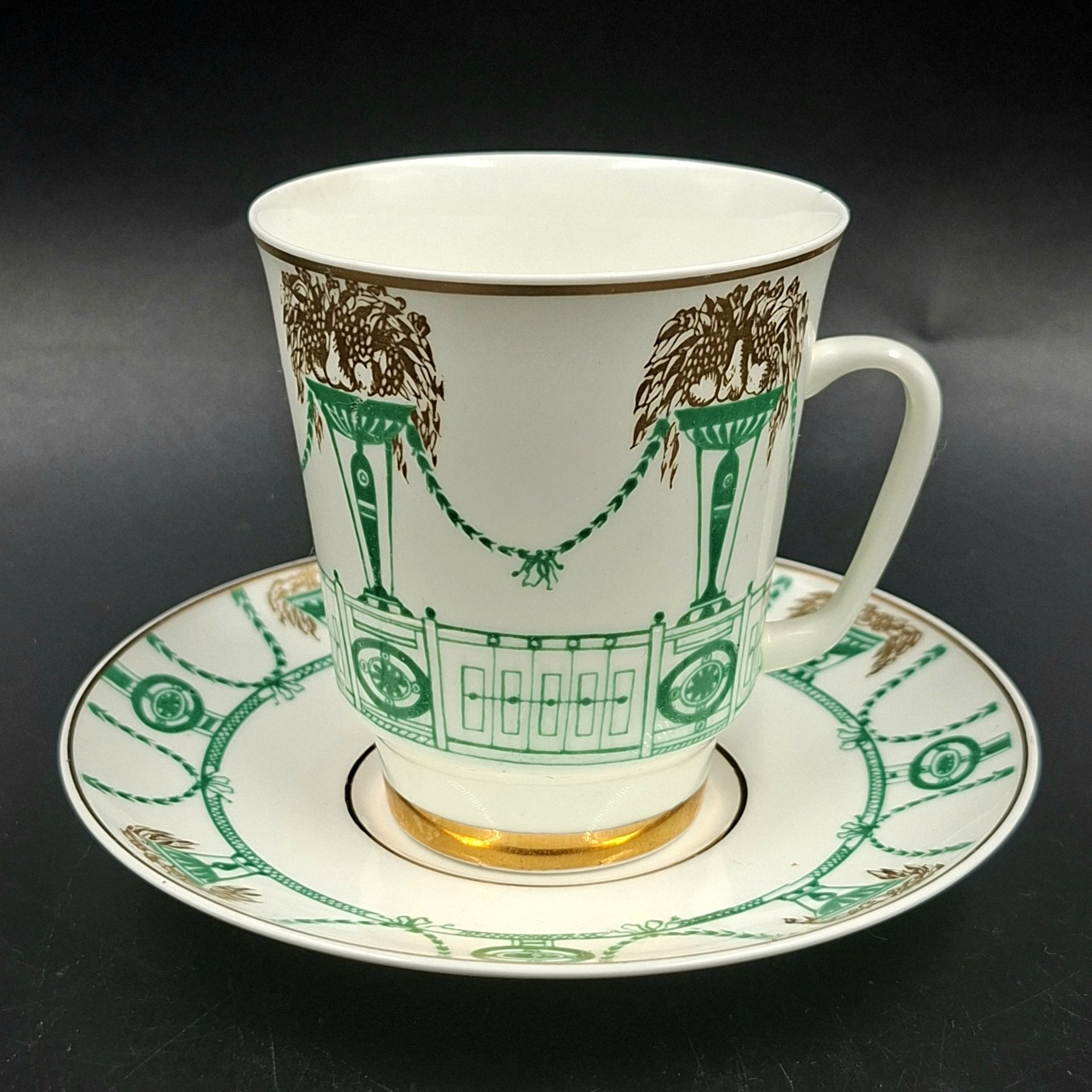 Пара кофейная "Летний сад", форма "Майская", автор формы Э.М. Криммер, фарфор, деколь, золочение, Ленинградский фарфоровый завод (ЛФЗ), СССР, 1970-1992 гг.