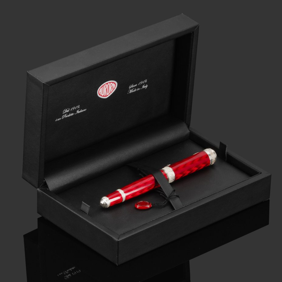 Перьевая ручка Aurora 100° Anniversario Red CT в подарочной коробке