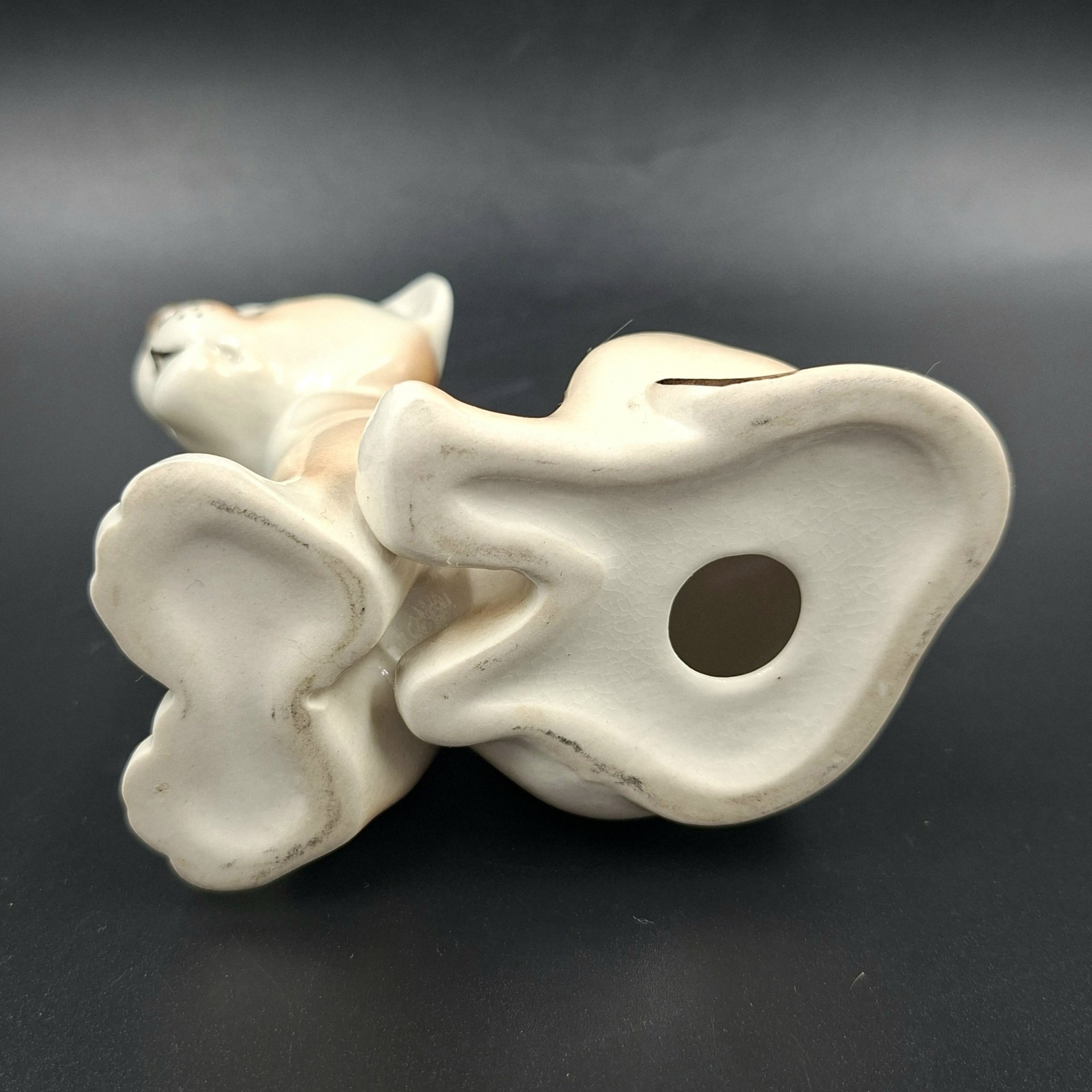 Статуэтка "Львенок сидящий", скульптор Воробьев Б.Я., фарфор, роспись, Ленинградский фарфоровый завод (ЛФЗ), СССР, 1970-1990 гг.