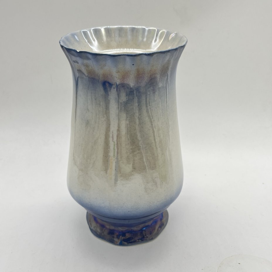 Вазочка небольшая с лепным цветочным декором