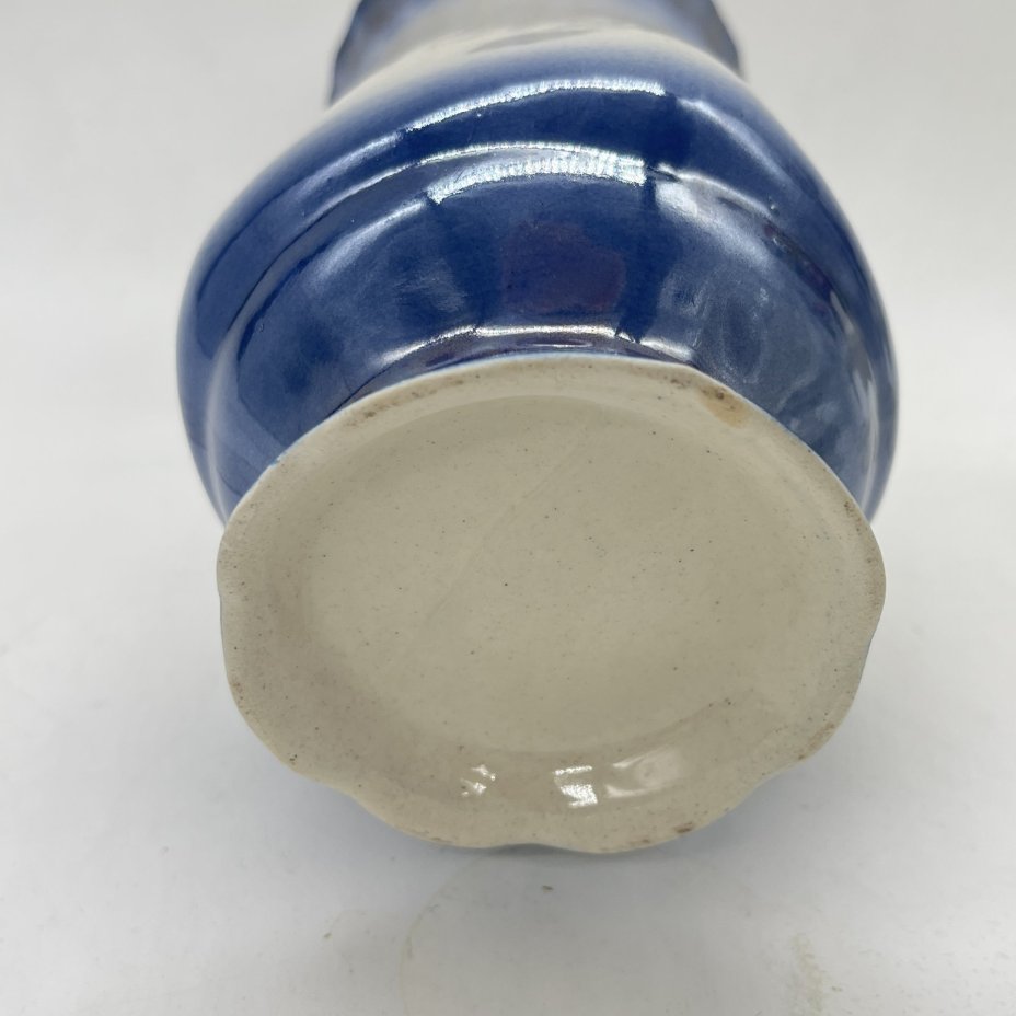 Вазочка небольшая с лепным цветочным декором