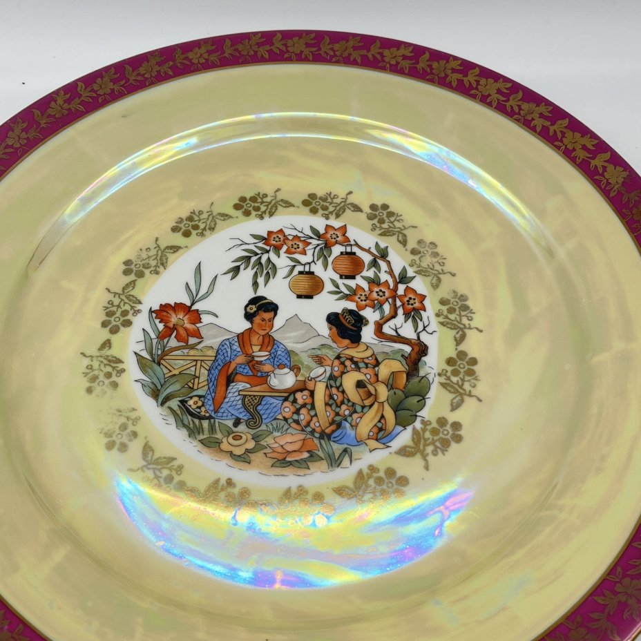 Блюдо сервировочное круглой формы из сервиза "Гейша", фарфор, люстр, деколь, золочение, Spezial Eisenberg Porzellan (SEP), ГДР, 1960-1980 гг.