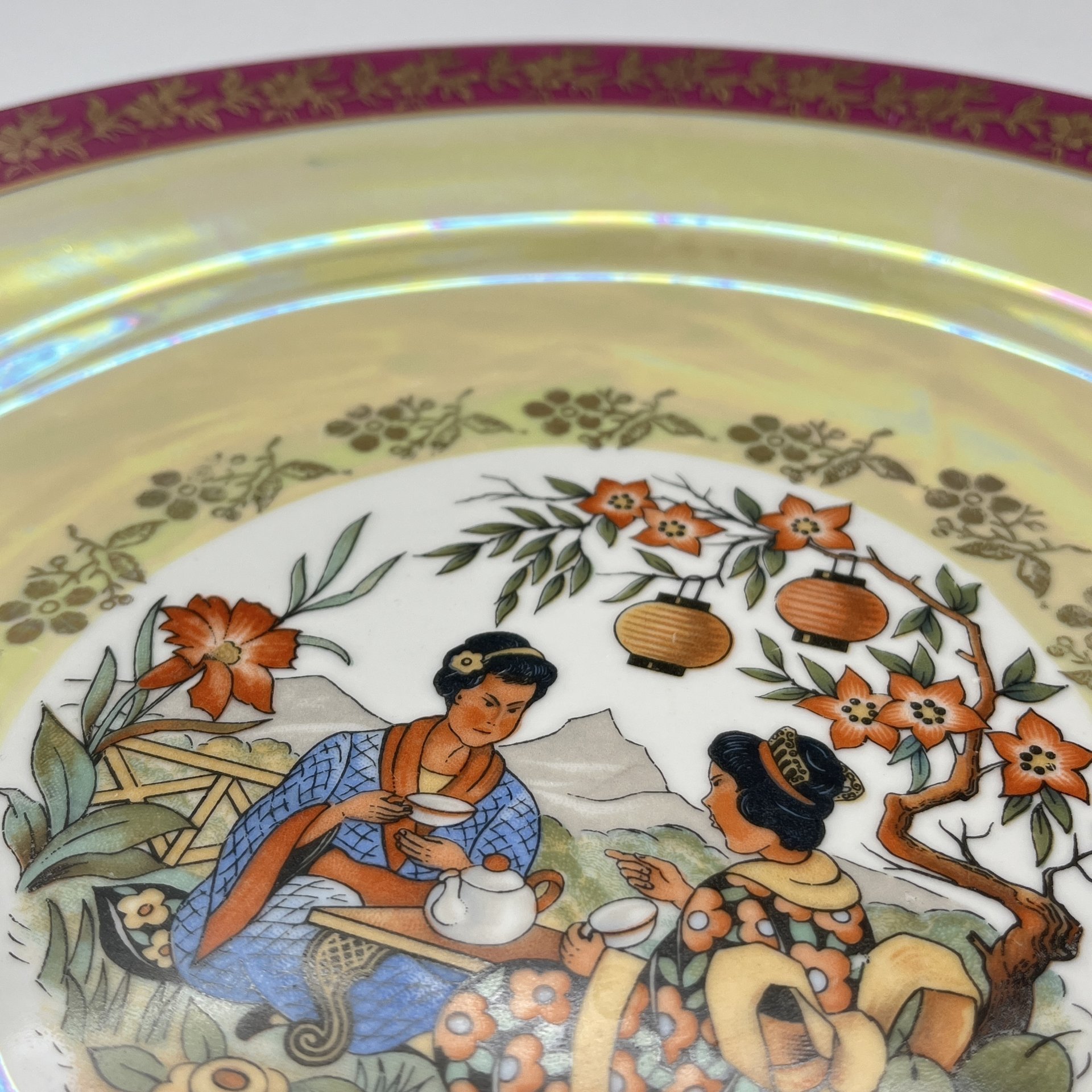 Блюдо сервировочное круглой формы из сервиза "Гейша", фарфор, люстр, деколь, золочение, Spezial Eisenberg Porzellan (SEP), ГДР, 1960-1980 гг.