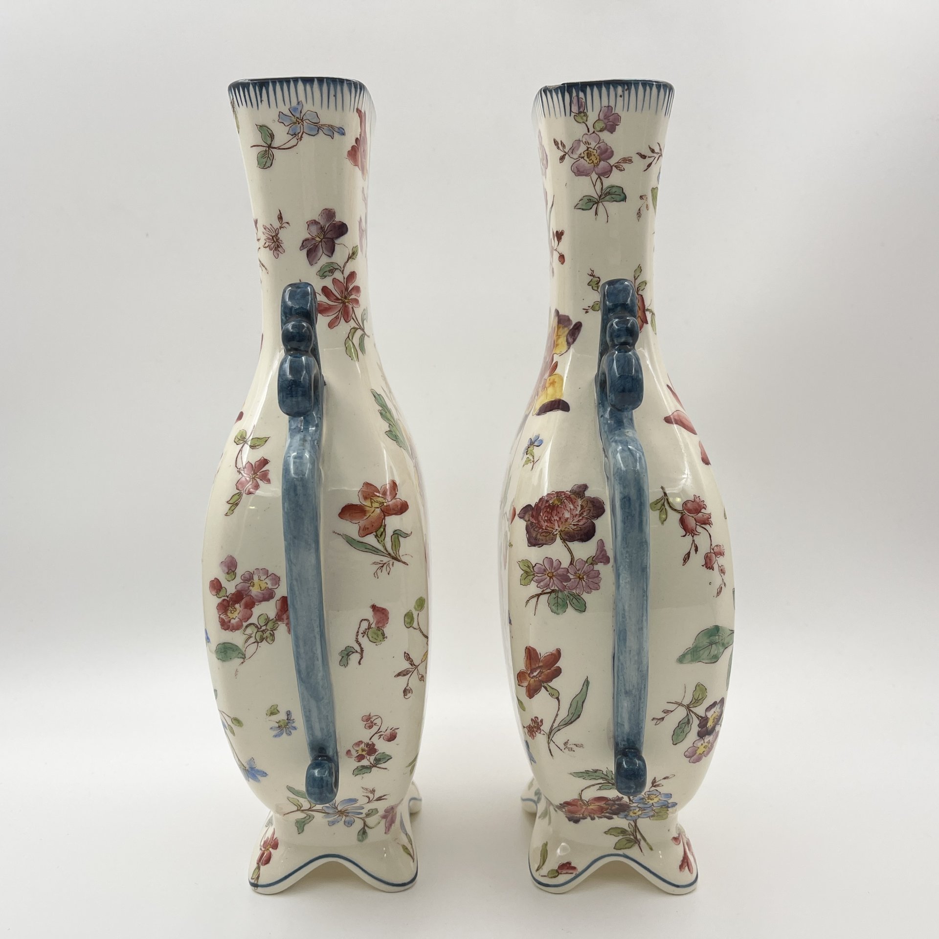 Вазы парные в стиле Модерн, с цветочным декором, Longchamp Terre De Fer, фаянс, роспись, Франция, 1890-1920 гг.