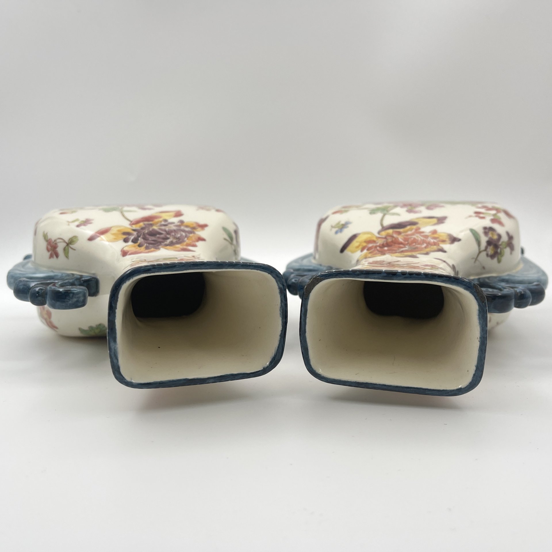 Вазы парные в стиле Модерн, с цветочным декором, Longchamp Terre De Fer, фаянс, роспись, Франция, 1890-1920 гг.