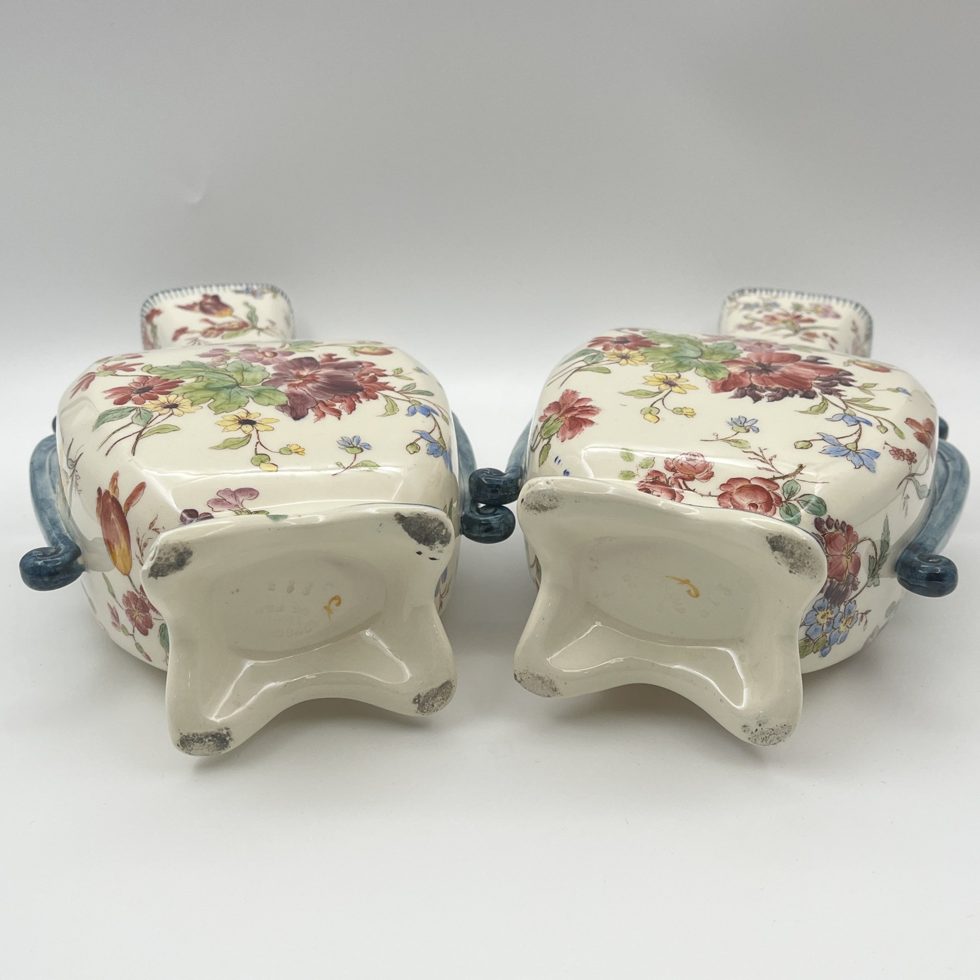 Вазы парные в стиле Модерн, с цветочным декором, Longchamp Terre De Fer, фаянс, роспись, Франция, 1890-1920 гг.