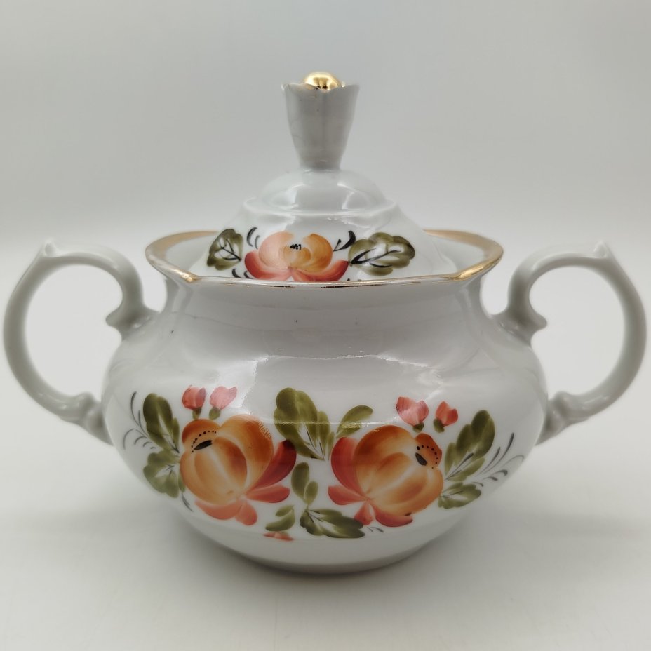 Сахарница, украшенная цветочным декором, фарфор, роспись, золочение, Сысертский завод керамических изделий, СССР, 1977-1991 гг., Сысертский завод керамических изделий