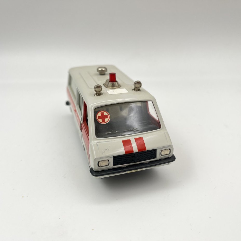 Масштабная модель "RAF-M-22031 Скорая медицинская помощь" 1:43, Саратовский завод «Тантал», металл, пластик, картон, СССР, 1987-1988 гг.
