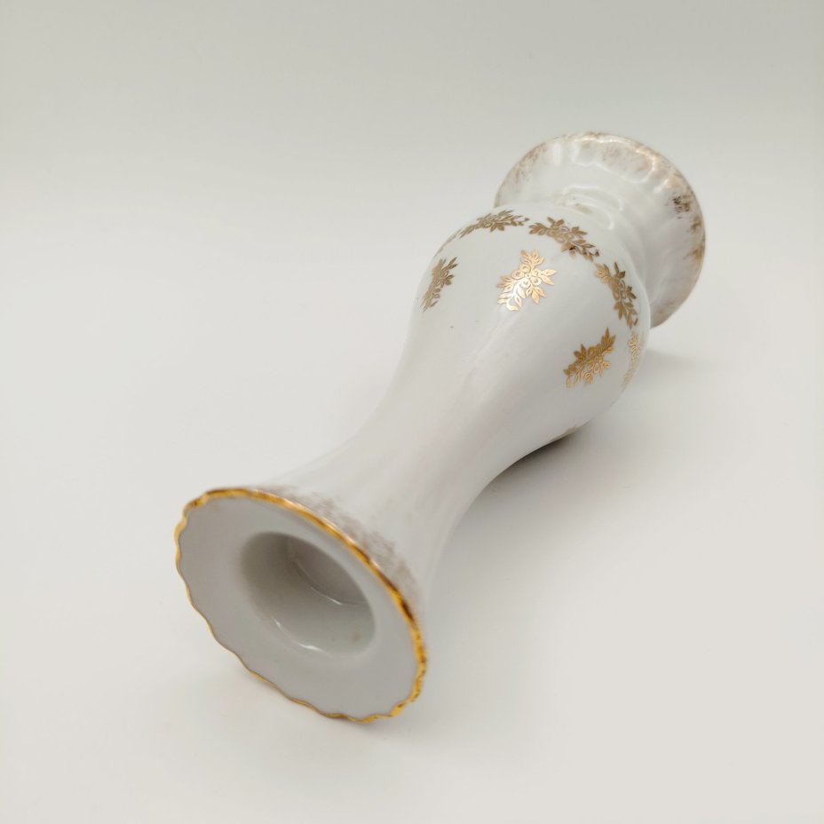 Подсвечник на одну свечу с цветочным декором золотистого цвета, фарфор, золочение, Chodziez, Польша, 1964-1980 гг.