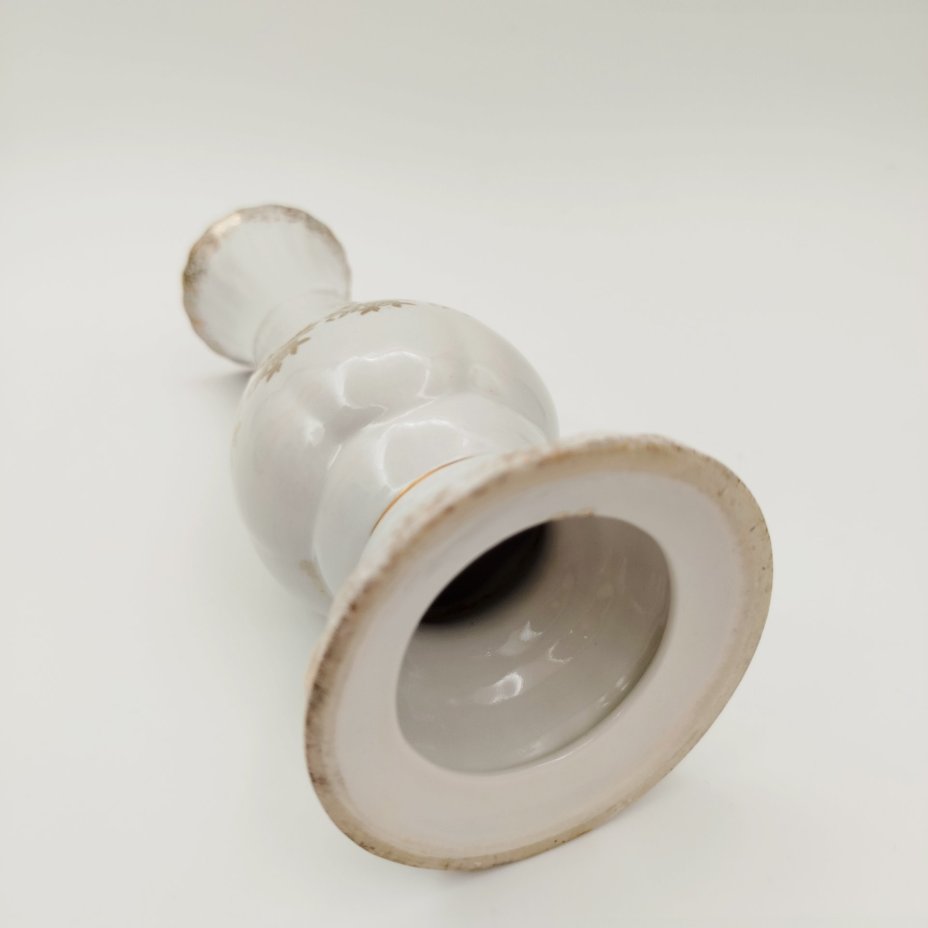 Подсвечник на одну свечу с цветочным декором золотистого цвета, фарфор, золочение, Chodziez, Польша, 1964-1980 гг.