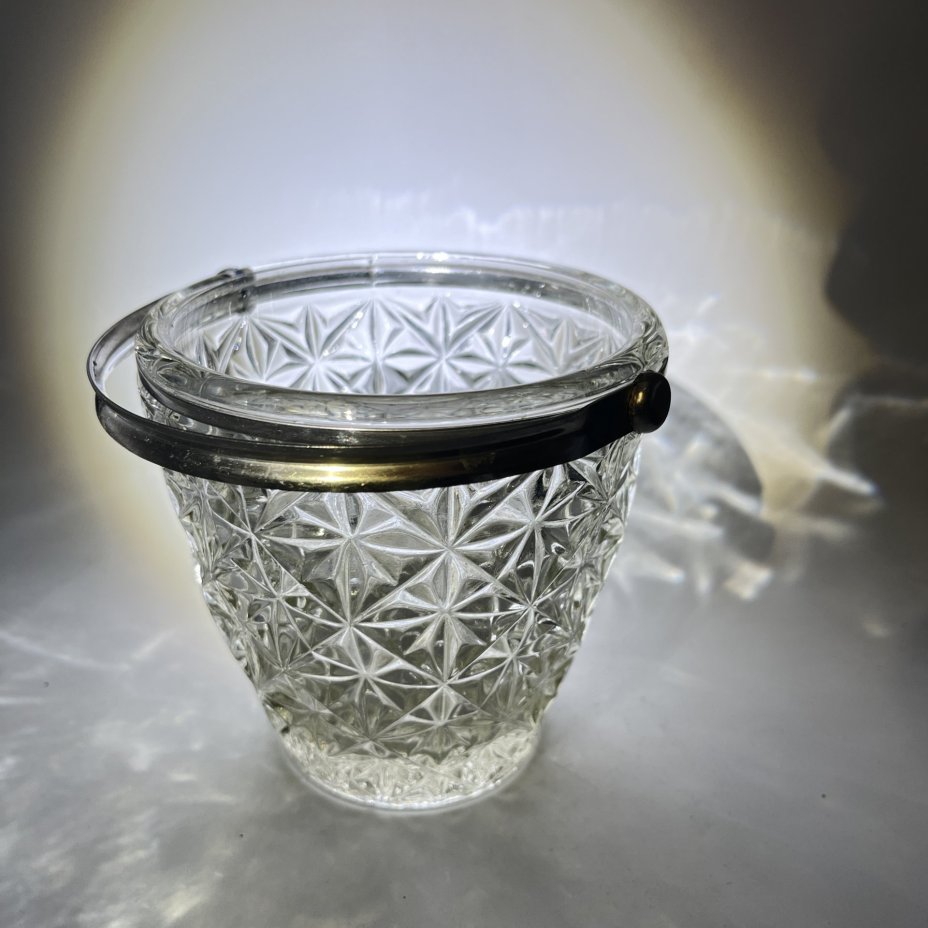 Конфетница в виде корзинки с ручкой, стекло, металл, пресс, СССР, 1970-1990 гг.