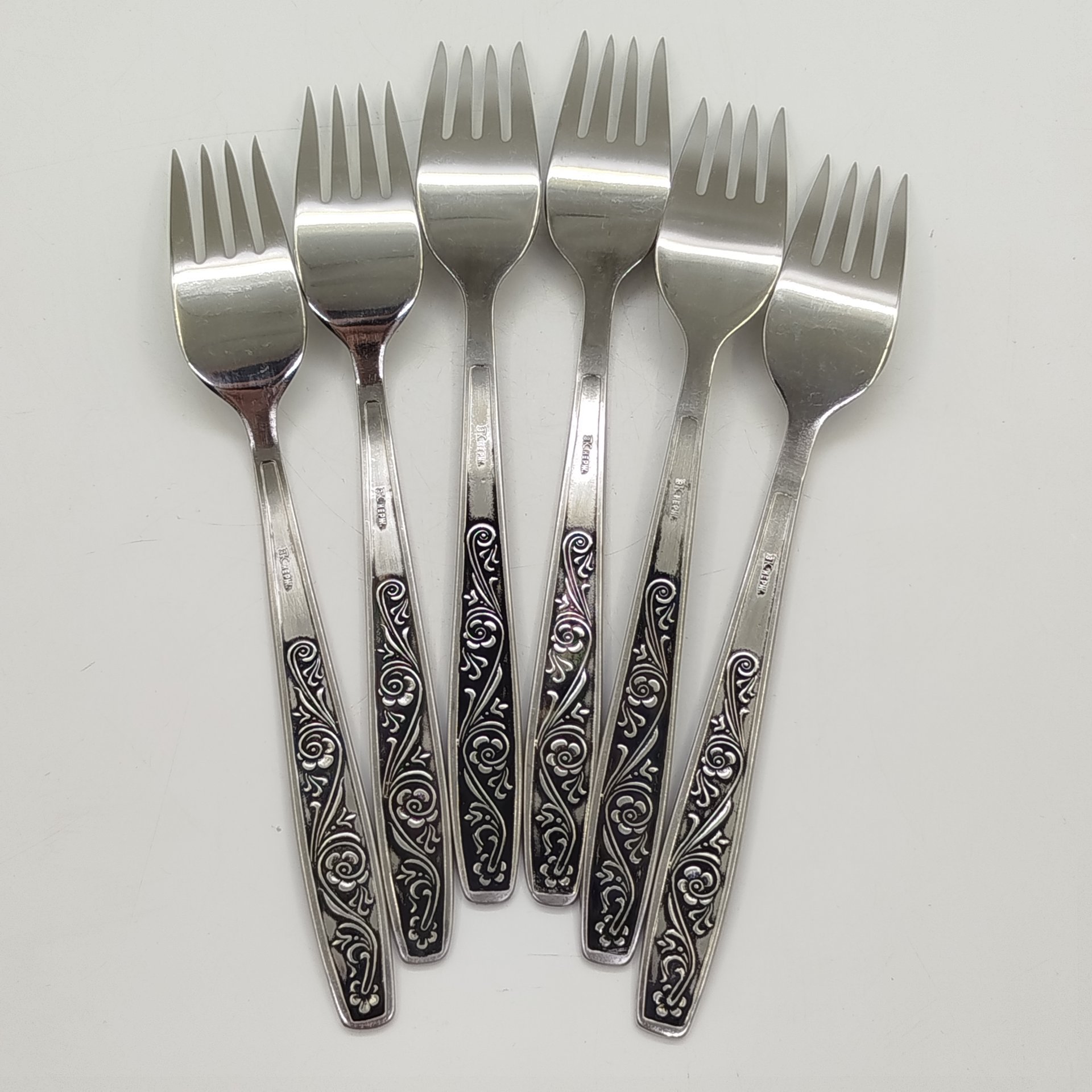 Набор из 6-ти столовых вилок с цветочным декором, нержавеющая сталь, Павловский завод художественных металлоизделий им. С.М. Кирова, СССР, 1950-1960 гг.