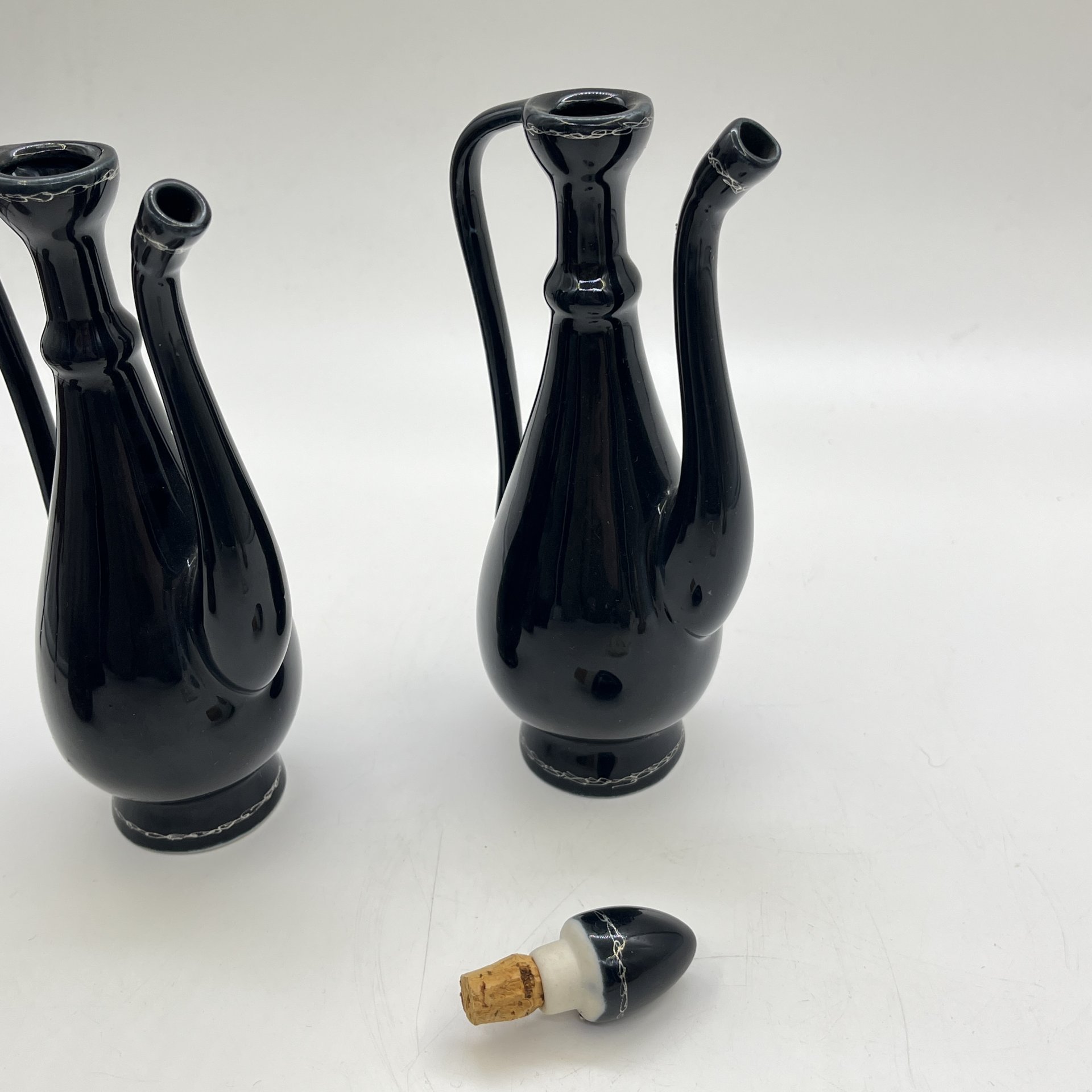 Набор из 2 кувшинчиков для масел с дарственной надписью, керамика, СССР, 1974 г.