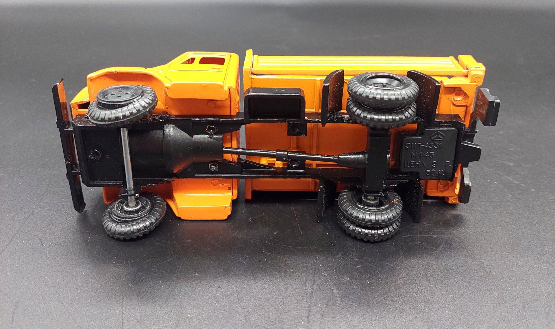 Модель автомобиля "ЗИЛ-4331" в оригинальной коробке в масштабе 1:43, ПО "Завод Арсенал"