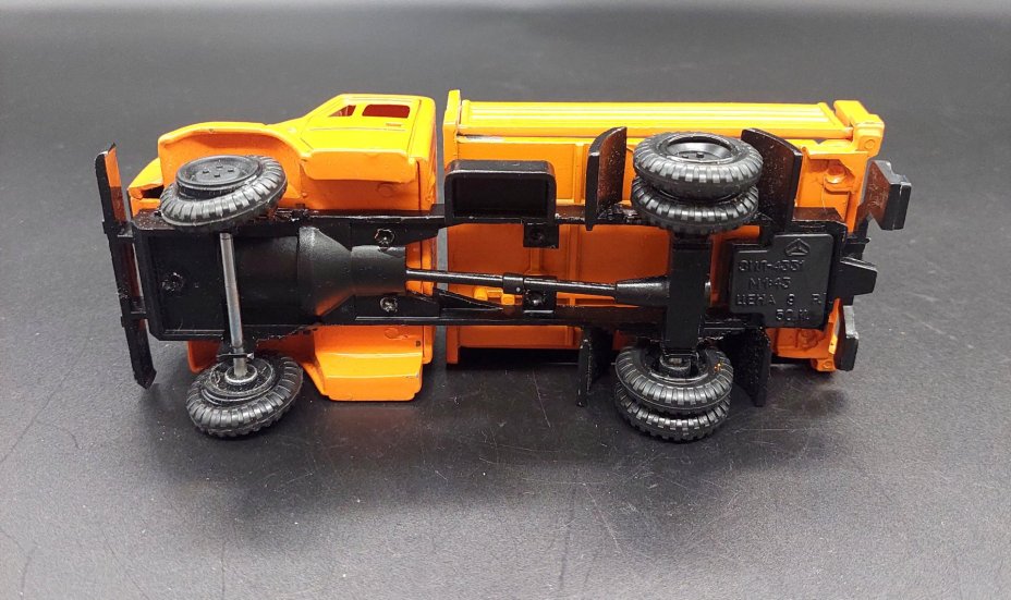 Модель автомобиля "ЗИЛ-4331" в оригинальной коробке в масштабе 1:43, ПО "Завод Арсенал"
