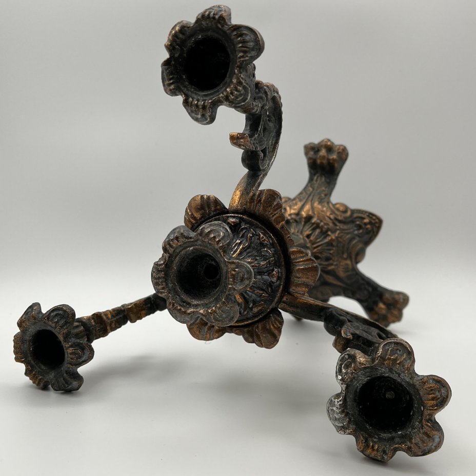 Подсвечник на 4 свечи с растительным декором