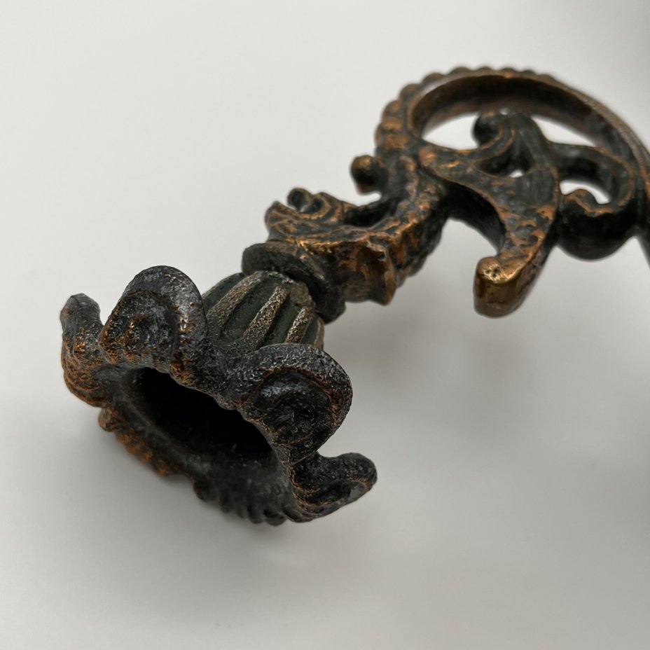 Подсвечник на 4 свечи с растительным декором