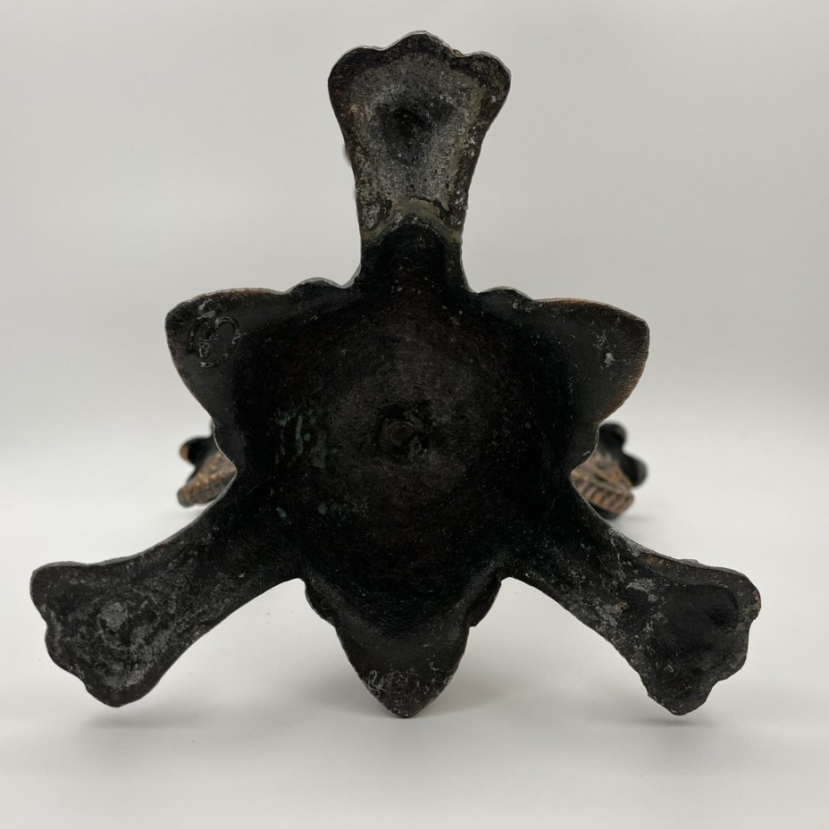 Подсвечник на 4 свечи с растительным декором