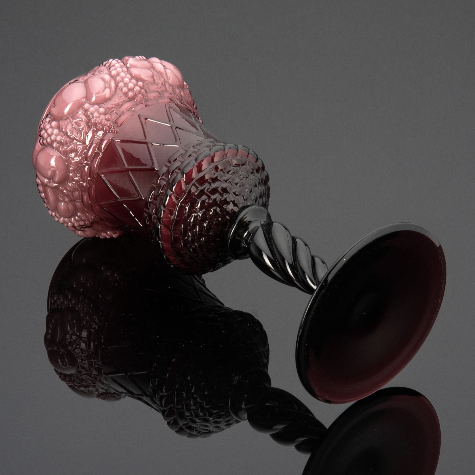 Ваза интерьерная  с рельефным изображением фруктов Empoli Art Glass Opaline, Тоскана