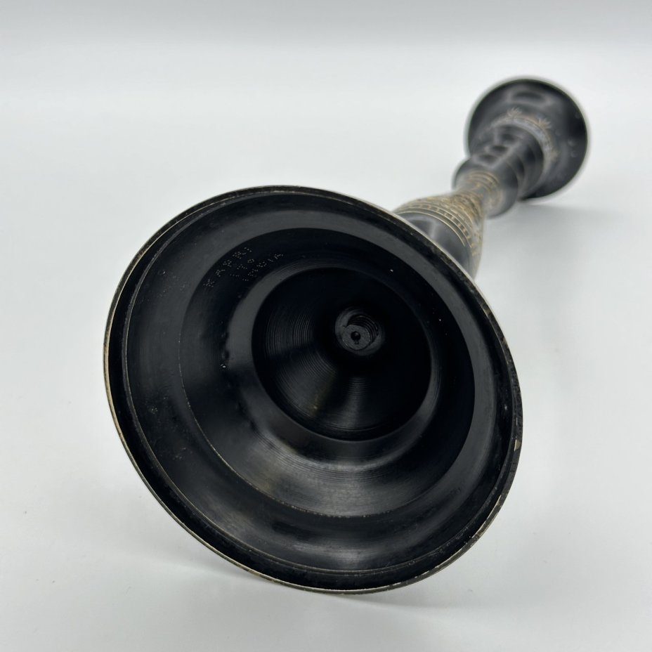 Подсвечник на одну свечу с растительным декором