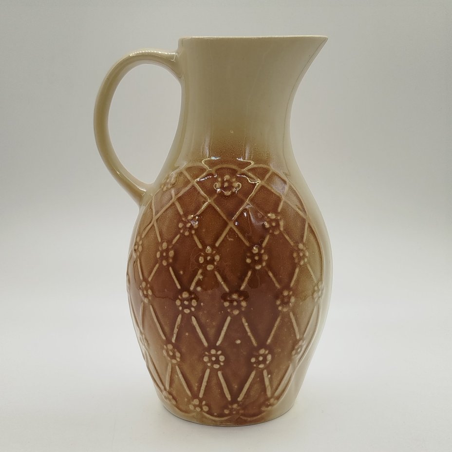 Кувшин с рельефным цветочным декором, фаянс, поливы, Ленинградский завод «Стройфаянс», СССР, 1972-1982 гг.