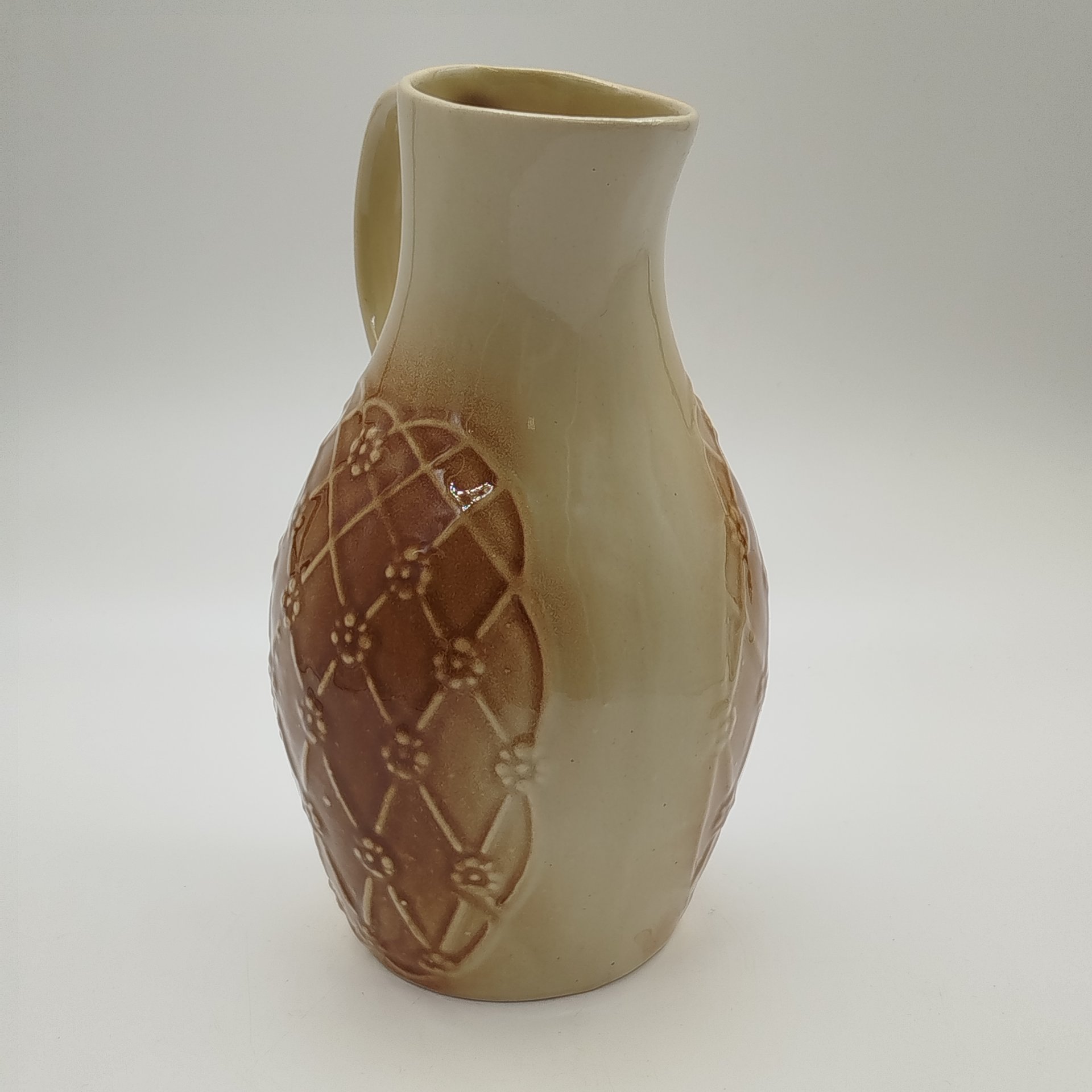 Кувшин с рельефным цветочным декором, фаянс, поливы, Ленинградский завод «Стройфаянс», СССР, 1972-1982 гг.