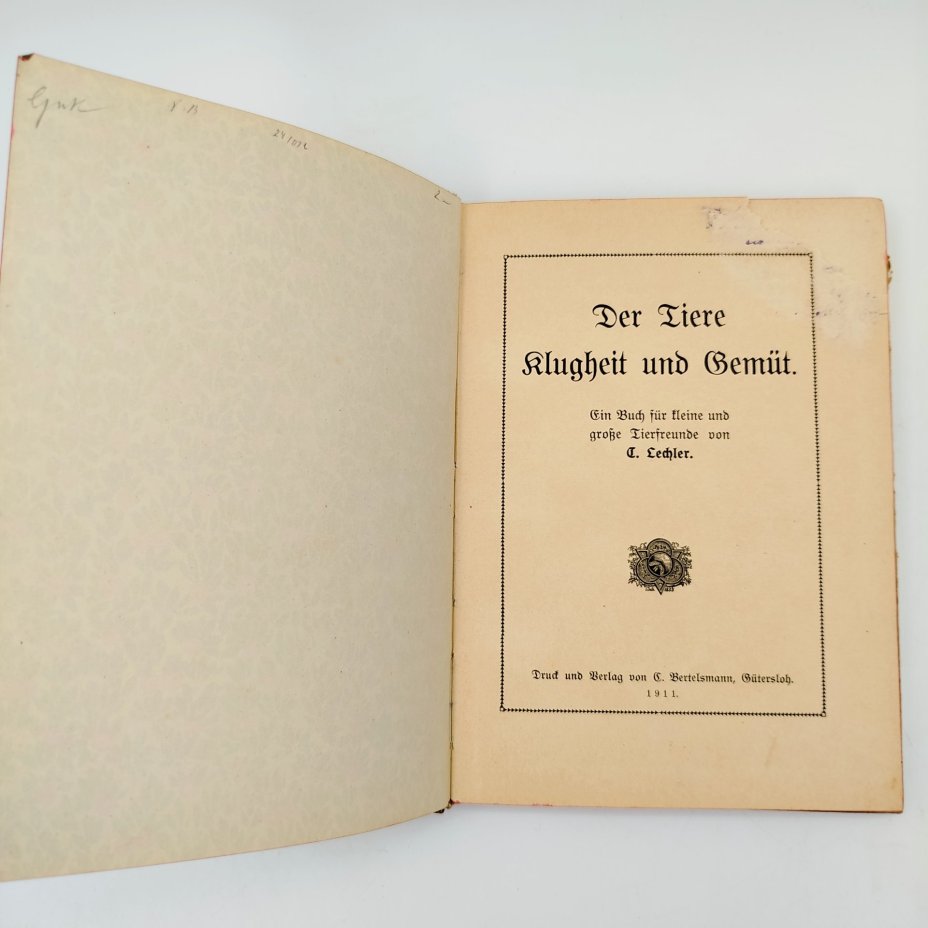 Книга «Der Tiere Klugheit und Gemüt» (Ум и нрав животных: книга для маленьких и больших любителей животных), автор Cornelie Lechler, Издательство Bertelsmann в г. Гютерсло