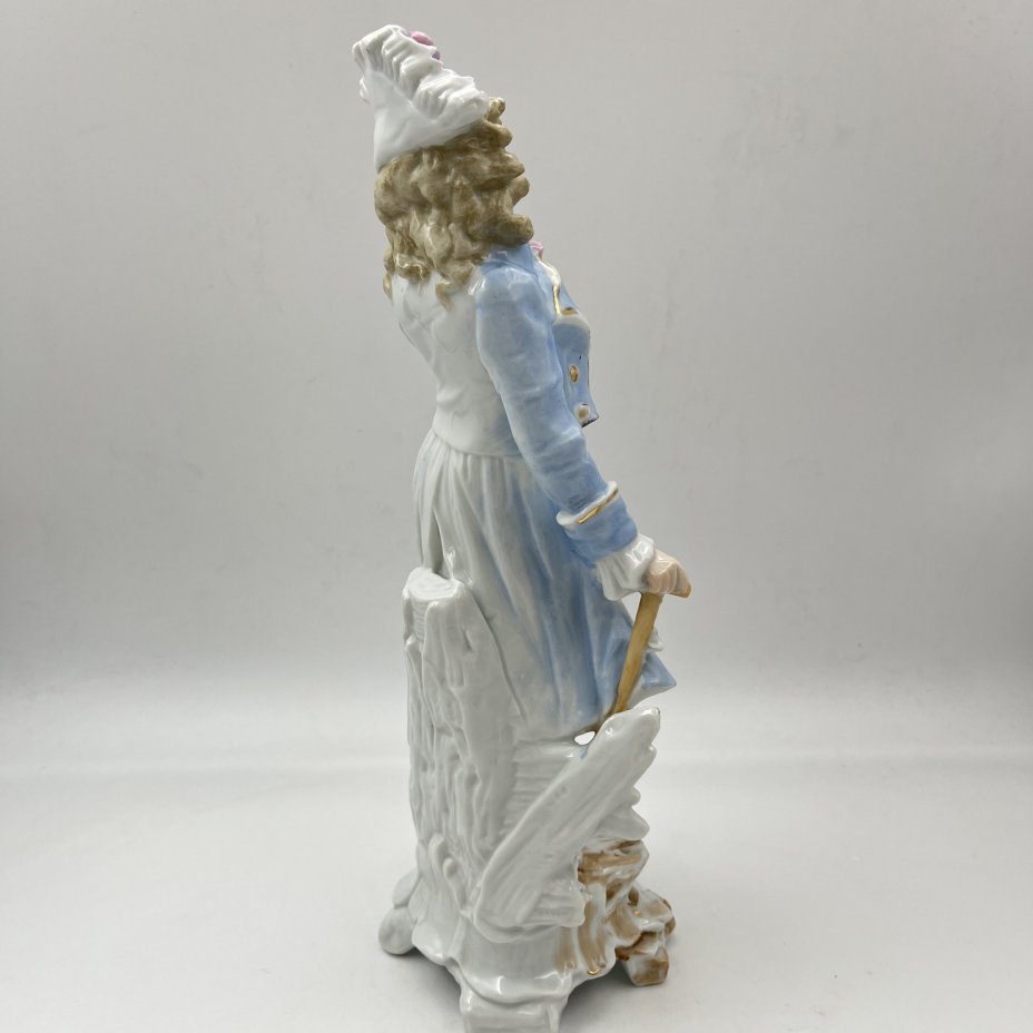 Статуэтка "Галантный кавалер в голубом камзоле"