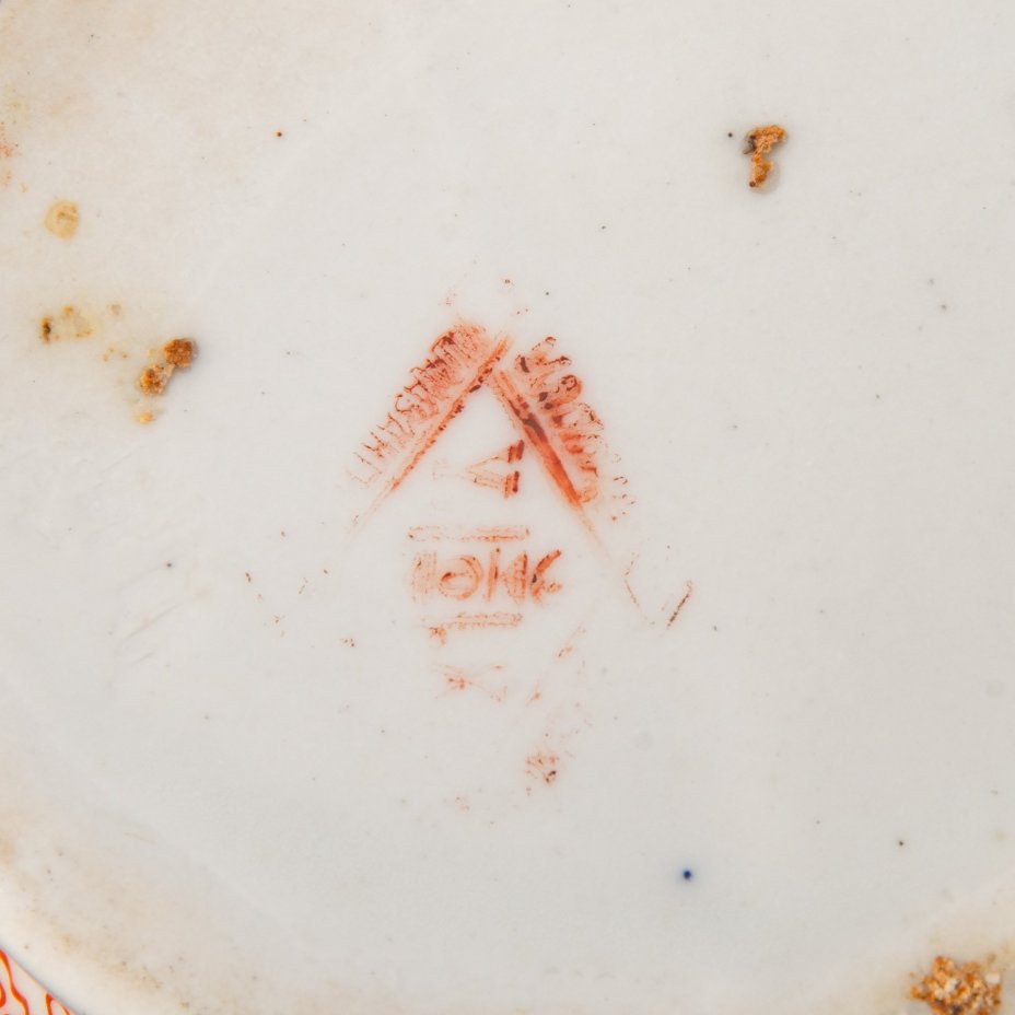 Ваза "Б.Н.М.А.У. 40 жил" ("40 лет Монгольской народной революции") и изображением памятника Сухэ-Батору