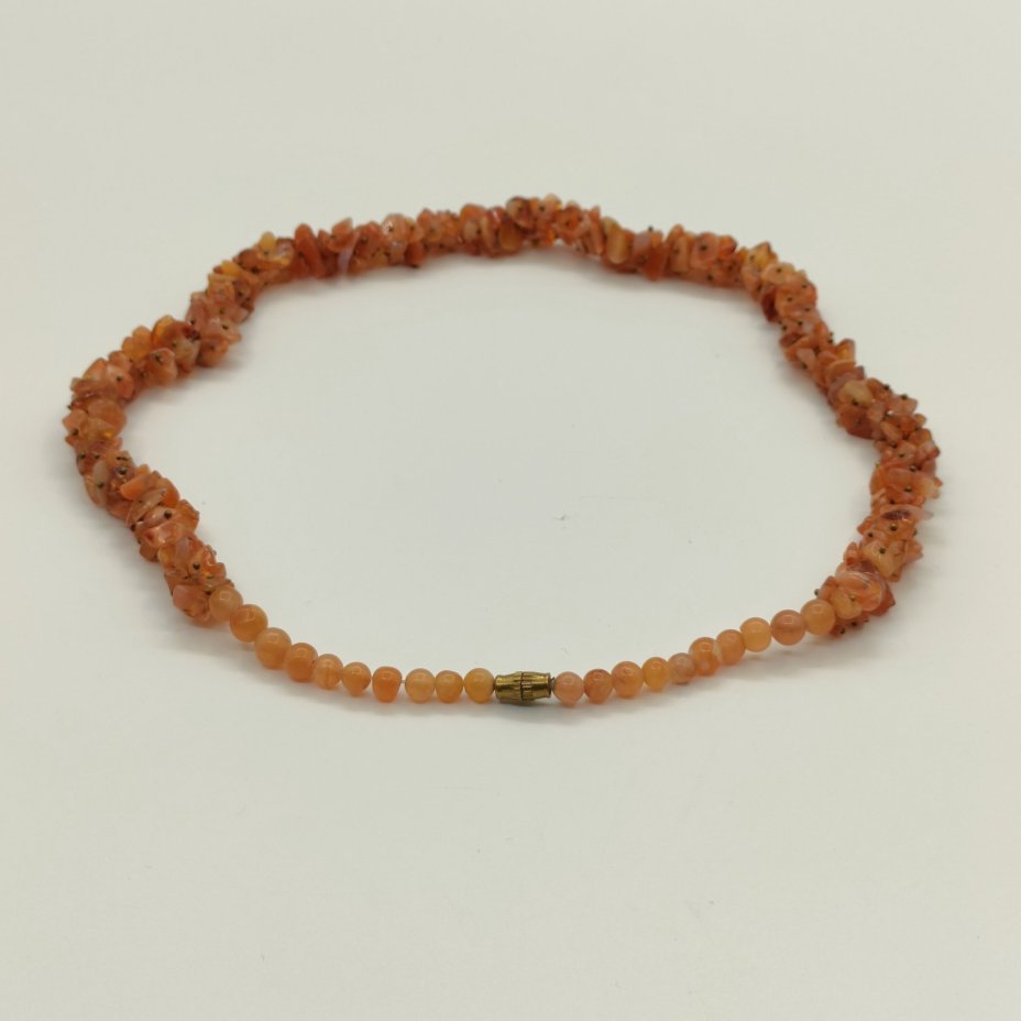 Бусы с бусинами разной формы