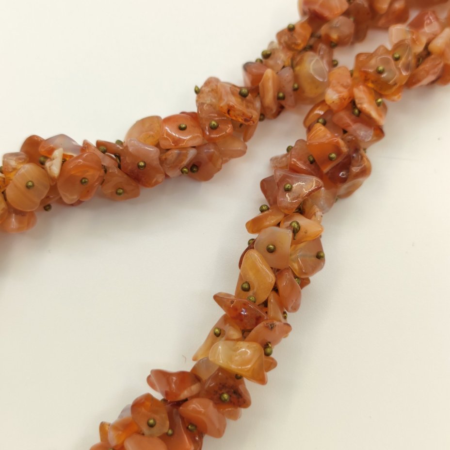 Бусы с бусинами разной формы