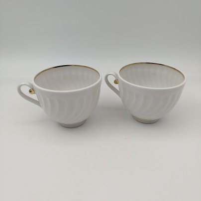 Набор из 2-х чашек "Чёрная смородина", автор формы «Витая» А.И. Борисов, автор росписи А.Н. Семенова, фарфор, роспись, золочение, Ленинградский фарфоровый завод (ЛФЗ), Россия, 1991-2012 гг.